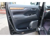 2015 Toyota Alphard Hybrid Lounge 4WD Van for sale, Japanese used car export - photo 56 of 80 | GULJI TRADERS