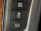 2017 Toyota Alphard Hybrid Lounge Van for sale, Japanese used car export - photo 38 of 46 | GULJI TRADERS