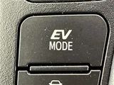 2020 Toyota Alphard Hybrid Lounge 4WD Van for sale, Japanese used car export - photo 21 of 24 | GULJI TRADERS