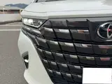 2025 Toyota Alphard Hybrid Hybrid 2.5 Spacious Lounge E-Four 4WD White Van for sale, Japanese used car export - photo 10 of 20 | GULJI TRADERS
