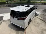2025 Toyota Alphard Hybrid Hybrid 2.5 Executive Lounge White Van for sale, Japanese used car export - photo 63 of 70 | GULJI TRADERS