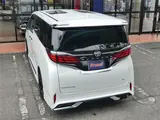 2025 Toyota Alphard Hybrid Executive Lounge Pearl Van for sale, Japanese used car export - photo 46 of 50 | GULJI TRADERS
