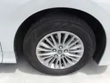 2025 Toyota Alphard Hybrid Hybrid 2.5 X White Van for sale, Japanese used car export - photo 13 of 52 | GULJI TRADERS