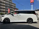 2025 Toyota Alphard Hybrid Executive Lounge Cold Climate Specification Pearl Van for sale, Japanese used car export - photo 9 of 34 | GULJI TRADERS