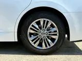 2025 Toyota Alphard Hybrid 2.5HV x 8 people Pure 18AW White Van for sale, Japanese used car export - photo 18 of 30 | GULJI TRADERS