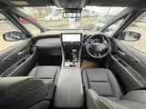 2026 Toyota Alphard Hybrid 2.5 Z 7-seater 4WD Universal Black Van for sale, Japanese used car export - photo 7 of 30 | GULJI TRADERS