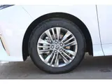 2026 Toyota Alphard Hybrid Hybrid 2.5 Z Pearl Van for sale, Japanese used car export - photo 9 of 20 | GULJI TRADERS