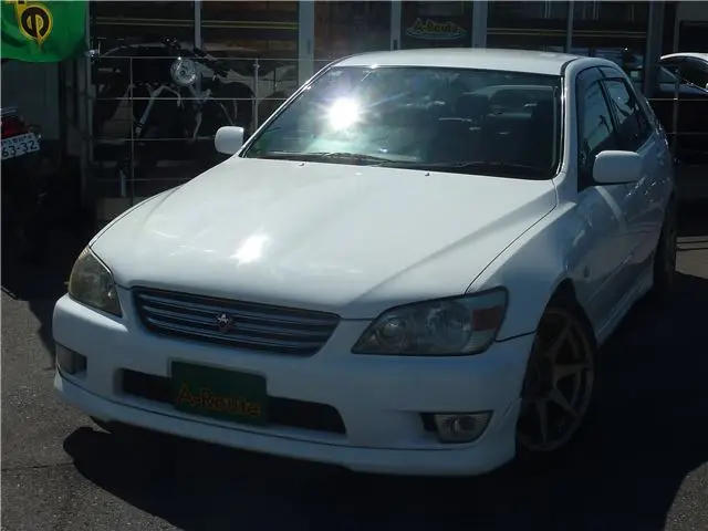 2000 Toyota Altezza AS200 White Sedan for sale, Japanese used car export | GULJI TRADERS