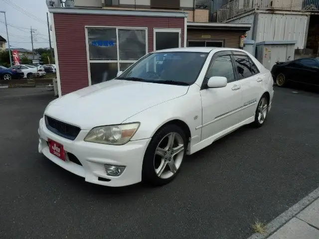 2000 Toyota Altezza 2.0 AS200 Z Edition Pearl Sedan for sale, Japanese used car export - photo 1 of 41 | GULJI TRADERS