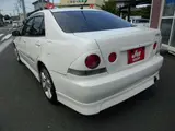 2000 Toyota Altezza 2.0 AS200 Z Edition Pearl Sedan for sale, Japanese used car export - photo 8 of 41 | GULJI TRADERS