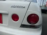 2000 Toyota Altezza 2.0 AS200 Z Edition Pearl Sedan for sale, Japanese used car export - photo 30 of 41 | GULJI TRADERS