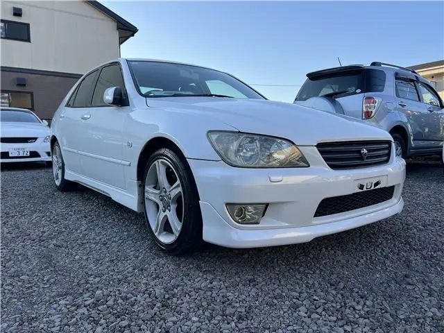 2001 Toyota Altezza RS200 Z Edition ★ 6-speed manual ★ Aero kit included ★ Timing belt replaced Pearl Sedan for sale, Japanese used car export | GULJI TRADERS