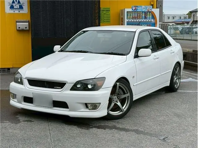 2001 Toyota Altezza RS200Z Edition White Sedan for sale, Japanese used car export - photo 1 of 37 | GULJI TRADERS