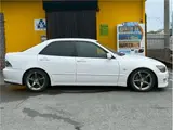 2001 Toyota Altezza RS200Z Edition White Sedan for sale, Japanese used car export - photo 8 of 37 | GULJI TRADERS