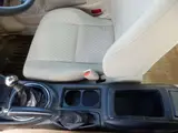2001 Toyota Altezza 2.0 AS200 White Sedan for sale, Japanese used car export - photo 21 of 43 | GULJI TRADERS
