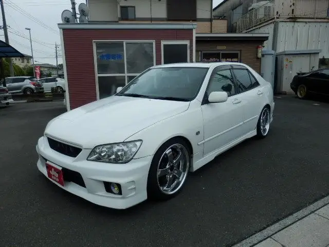 2001 Toyota Altezza 2.0 RS200 Z Edition White Sedan for sale, Japanese used car export - photo 1 of 39 | GULJI TRADERS