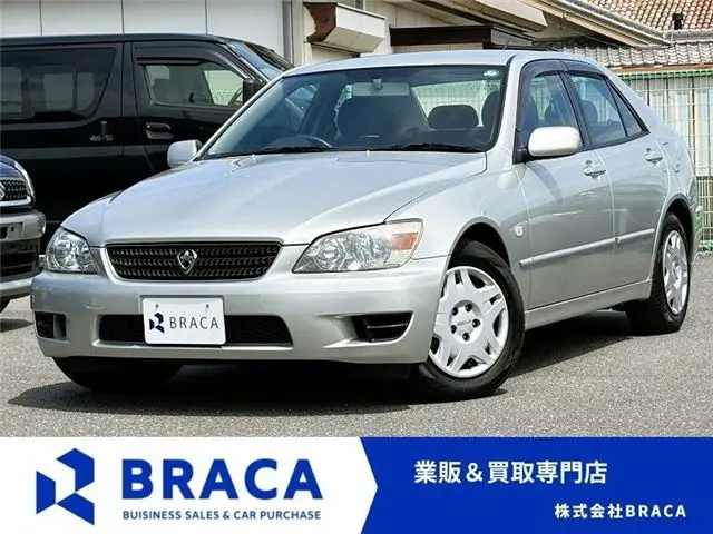 2001 Toyota Altezza AS200 ★Late Model★ 6MT ★Metal-look Shift Knob ★ CD Player Silver Sedan for sale, Japanese used car export | GULJI TRADERS