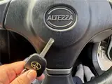 2001 Toyota Altezza AS200 ★Late Model★ 6MT ★Metal-look Shift Knob ★ CD Player Silver Sedan for sale, Japanese used car export - photo 19 of 57 | GULJI TRADERS