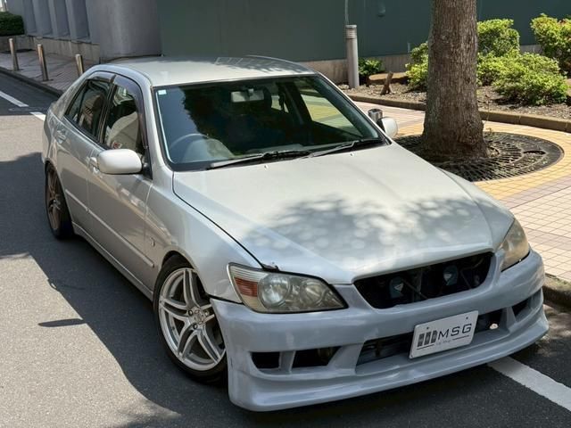 2001 Toyota Altezza AS200 Z Edition Silver Sedan for sale, Japanese used car export | GULJI TRADERS