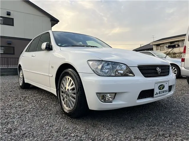 2002 Toyota Altezza AS200 Wise Selection 2 White Sedan for sale, Japanese used car export | GULJI TRADERS