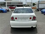 2003 Toyota Altezza AS200 Wise Selection II Pearl Sedan for sale, Japanese used car export - photo 5 of 41 | GULJI TRADERS