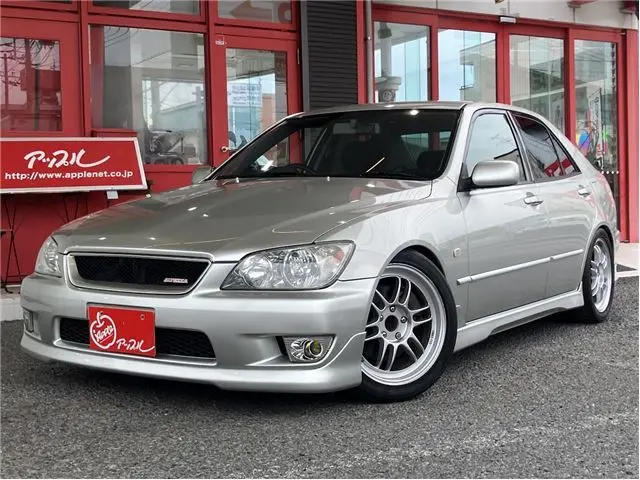 2003 Toyota Altezza RS200Z Edition Silver Sedan for sale, Japanese used car export - photo 1 of 41 | GULJI TRADERS