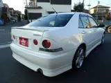 2004 Toyota Altezza 2.0 AS200 Z Edition Pearl Sedan for sale, Japanese used car export - photo 4 of 42 | GULJI TRADERS