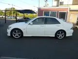2005 Toyota Altezza 2.0 AS200 Z Edition White Sedan for sale, Japanese used car export - photo 7 of 40 | GULJI TRADERS