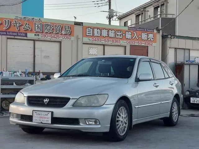 2002 Toyota Altezza Gita AS200Wise Selection II Silver Sedan for sale, Japanese used car export | GULJI TRADERS