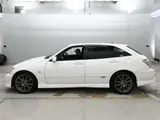 2002 Toyota Altezza Gita AS200 Z Edition White Sedan for sale, Japanese used car export - photo 4 of 12 | GULJI TRADERS