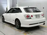2002 Toyota Altezza Gita AS200 Z Edition White Sedan for sale, Japanese used car export - photo 6 of 12 | GULJI TRADERS