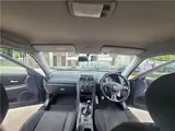 2003 Toyota Altezza Gita 2.0 AS200 Z Edition Gray Sedan for sale, Japanese used car export - photo 40 of 50 | GULJI TRADERS
