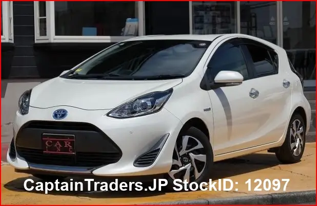 2020 Toyota Aqua - photo 1 2020 Toyota Aqua Pearl white Sedan for sale, Japanese used car export | GULJI TRADERS