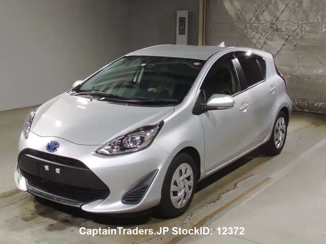 2021 Toyota Aqua - photo 1 2021 Toyota Aqua Silver Sedan for sale, Japanese used car export | GULJI TRADERS