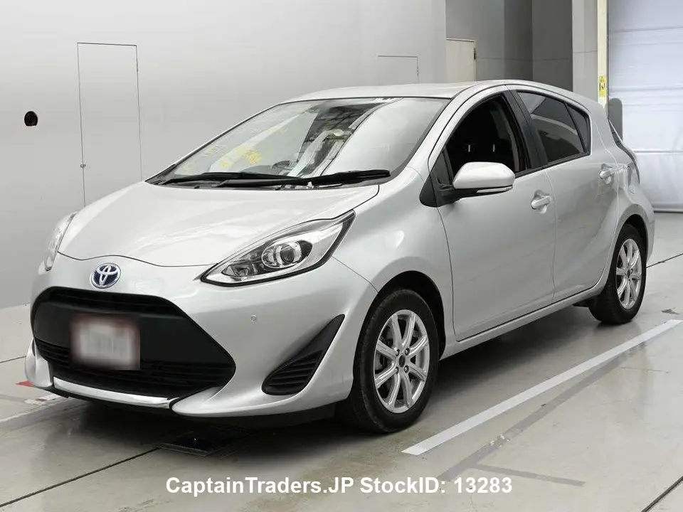 2021 Toyota Aqua - photo 1 2021 Toyota Aqua Silver Sedan for sale, Japanese used car export - photo 1 of 12 | GULJI TRADERS