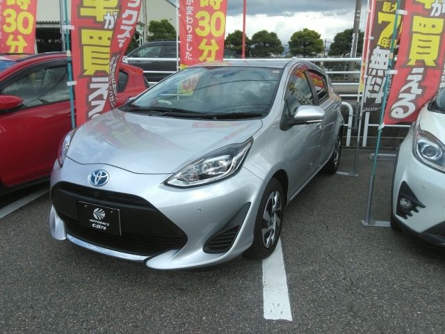 2021 Toyota Aqua S 2WD - photo 1 2021 Toyota Aqua S 2WD Sedan for sale, Japanese used car export - photo 1 of 3 | GULJI TRADERS