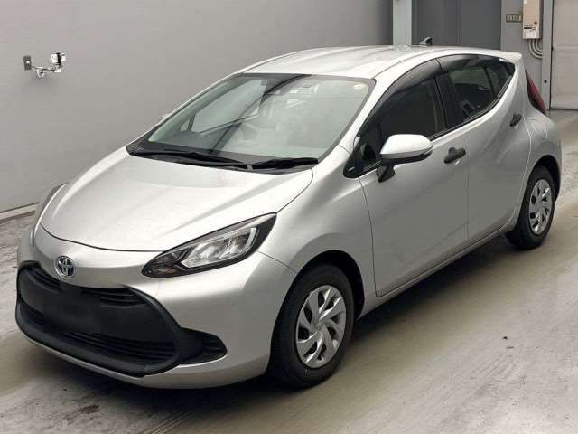 2021 Toyota Aqua B - photo 1 2021 Toyota Aqua B Sedan for sale, Japanese used car export - photo 1 of 15 | GULJI TRADERS