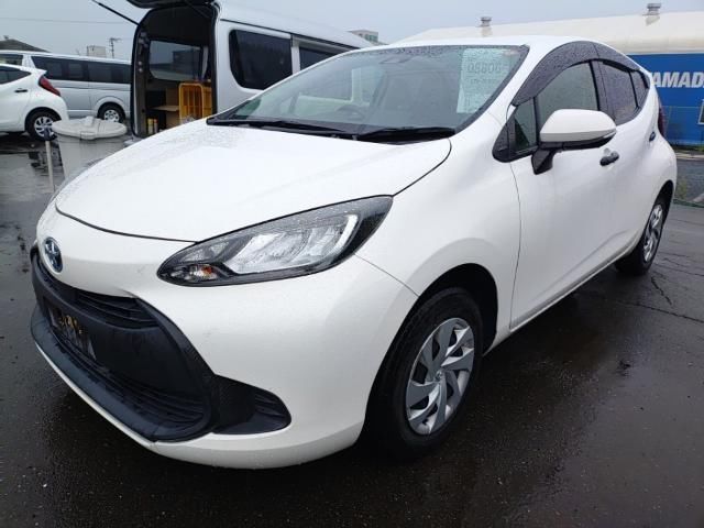 2021 Toyota Aqua B ECVT Sedan for sale, Japanese used car export - photo 1 of 9 | GULJI TRADERS