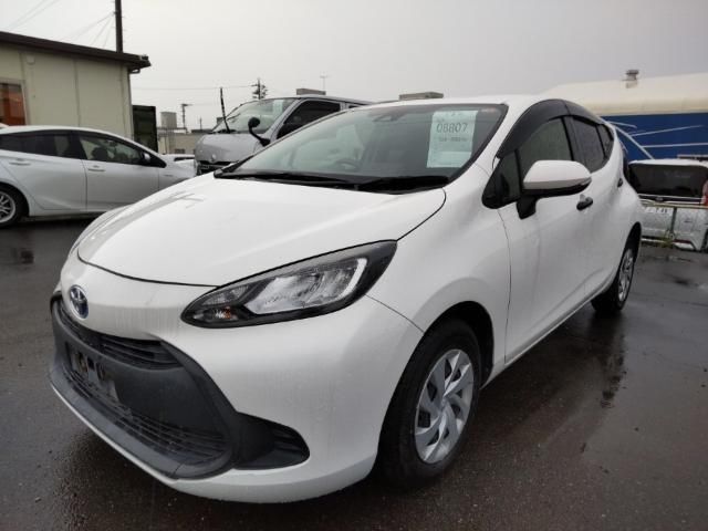 2021 Toyota Aqua B ECVT - photo 1 2021 Toyota Aqua B ECVT Sedan for sale, Japanese used car export - photo 1 of 9 | GULJI TRADERS