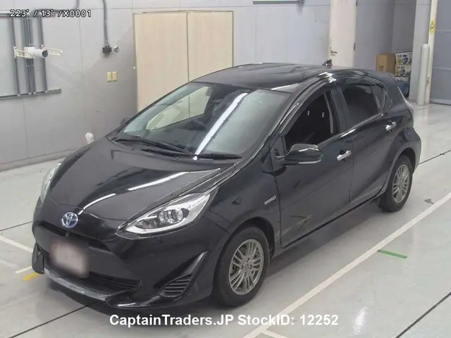 2021 Toyota Aqua - photo 1 2021 Toyota Aqua Black Sedan for sale, Japanese used car export | GULJI TRADERS