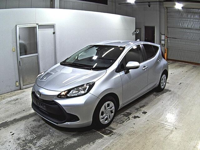 2022 Toyota Aqua X - photo 1 2022 Toyota Aqua X Sedan for sale, Japanese used car export - photo 1 of 5 | GULJI TRADERS
