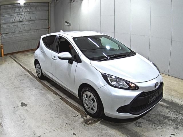 2022 Toyota Aqua X - photo 1 2022 Toyota Aqua X Sedan for sale, Japanese used car export - photo 1 of 3 | GULJI TRADERS