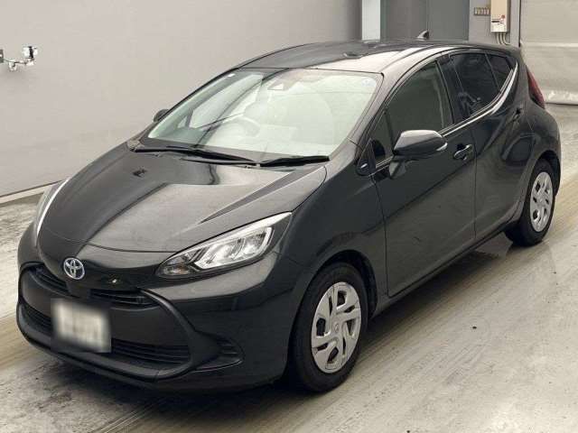 2022 Toyota Aqua X - photo 1 2022 Toyota Aqua X Sedan for sale, Japanese used car export - photo 1 of 15 | GULJI TRADERS