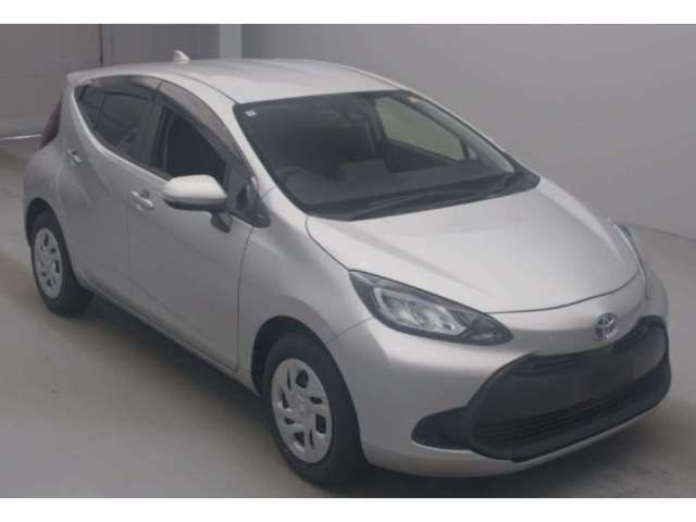 2022 Toyota Aqua X 4WD - photo 1 2022 Toyota Aqua X 4WD Sedan for sale, Japanese used car export - photo 1 of 3 | GULJI TRADERS