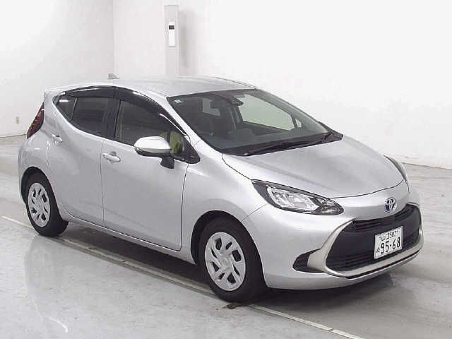 2022 Toyota Aqua G - photo 1 2022 Toyota Aqua G Sedan for sale, Japanese used car export - photo 1 of 9 | GULJI TRADERS