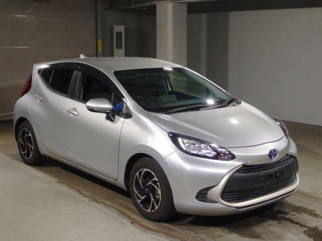 2022 Toyota Aqua G - photo 1 2022 Toyota Aqua G Sedan for sale, Japanese used car export - photo 1 of 9 | GULJI TRADERS