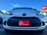 2025 Toyota Aqua 1.5 G E-Four 4WD White Sedan for sale, Japanese used car export - photo 9 of 41 | GULJI TRADERS