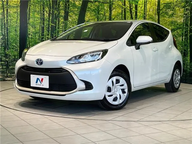 2025 Toyota Aqua G - photo 1 2025 Toyota Aqua G Pearl Sedan for sale, Japanese used car export - photo 1 of 30 | GULJI TRADERS