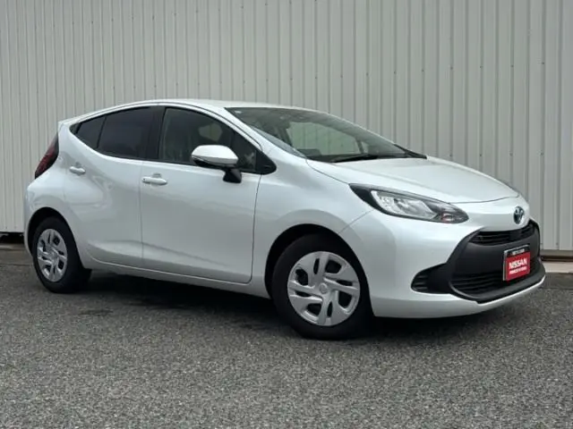 2025 Toyota Aqua X★Genuine 7-inch navigation system★Cruise control★ETC★Rearview monitor★LED headlights Pearl Sedan for sale, Japanese used car export | GULJI TRADERS