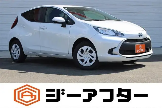 2025 Toyota Aqua 1.5 G E-FOUR 4WD White Sedan for sale, Japanese used car export | GULJI TRADERS